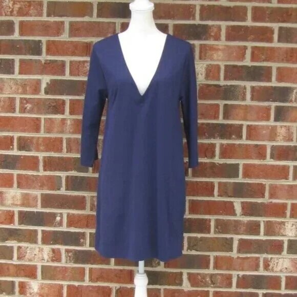 Ripley Rader Dresses & Skirts - NWT Ripley Rader A line navy blue v neck Size 4 dress has pockets luxury style